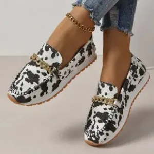 Easy-to-wear printed loafers
