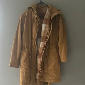 GAP Tan Utility Jacket with Hood and Durable Fabric