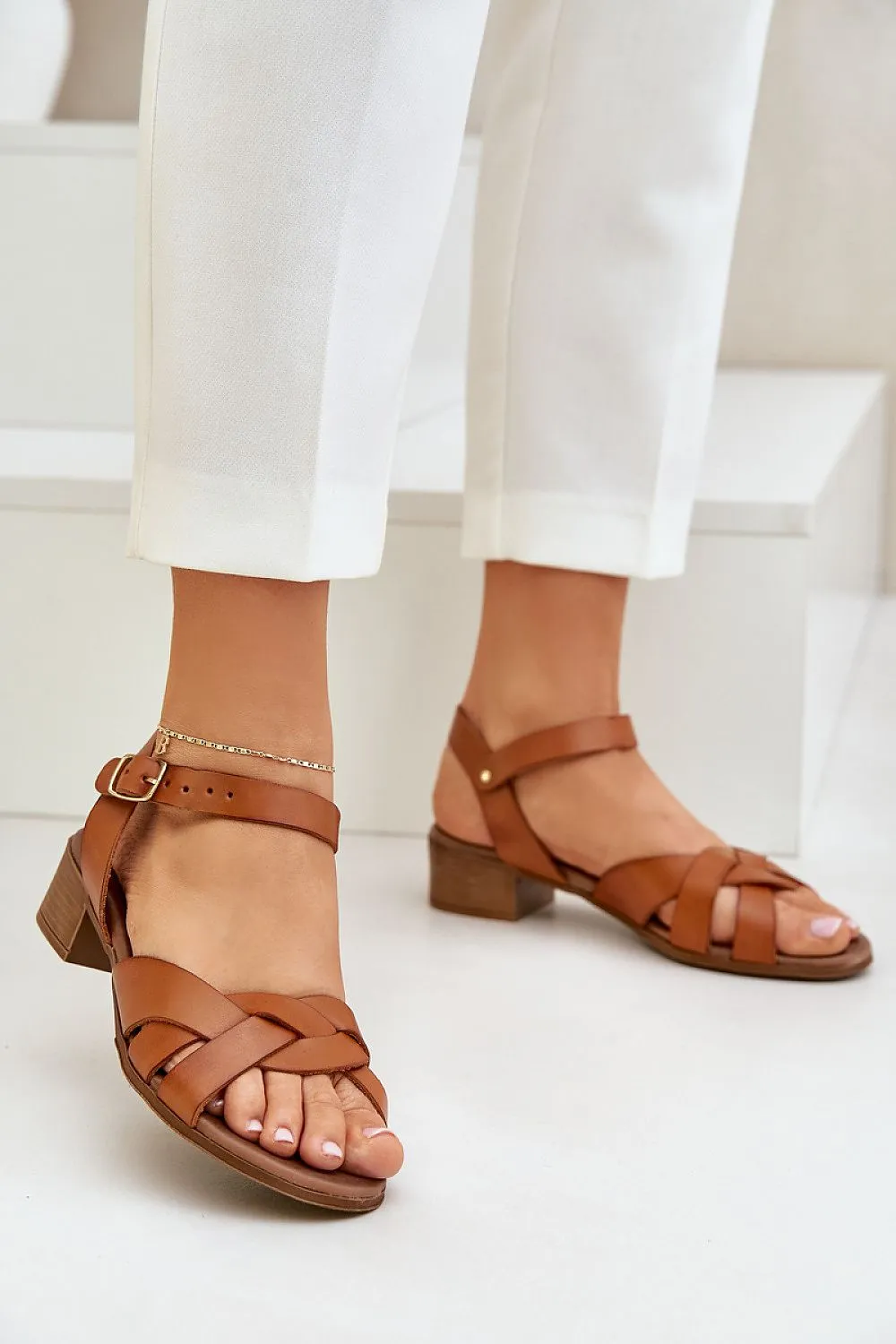 Heel sandals Step in style