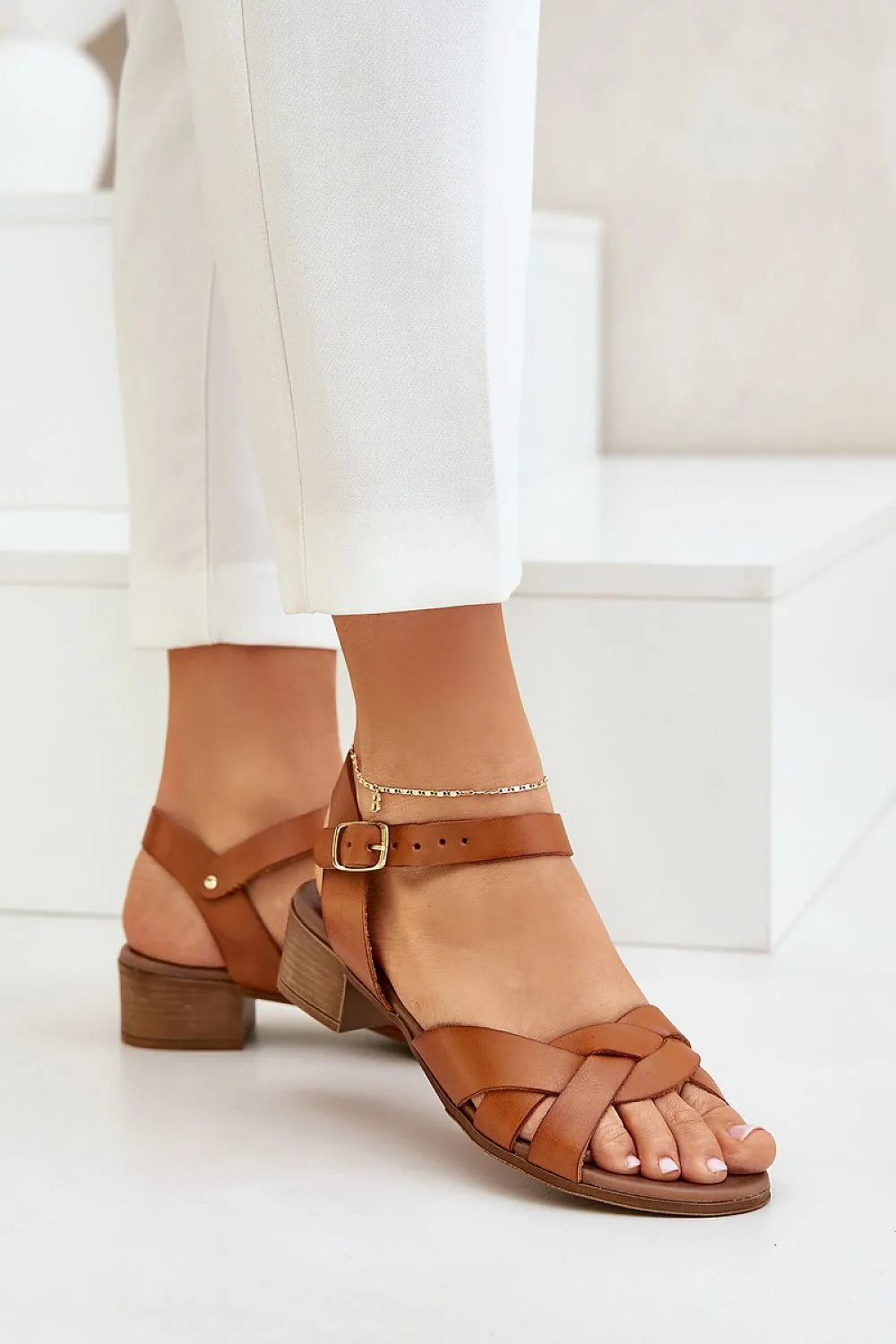 Heel sandals Step in style
