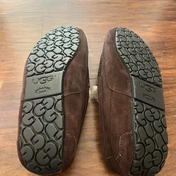 Men’s Ascot UGG leather slippers- Size 17 Dark brown NWOT