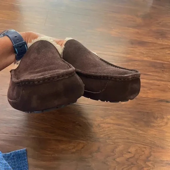 Men’s Ascot UGG leather slippers- Size 17 Dark brown NWOT