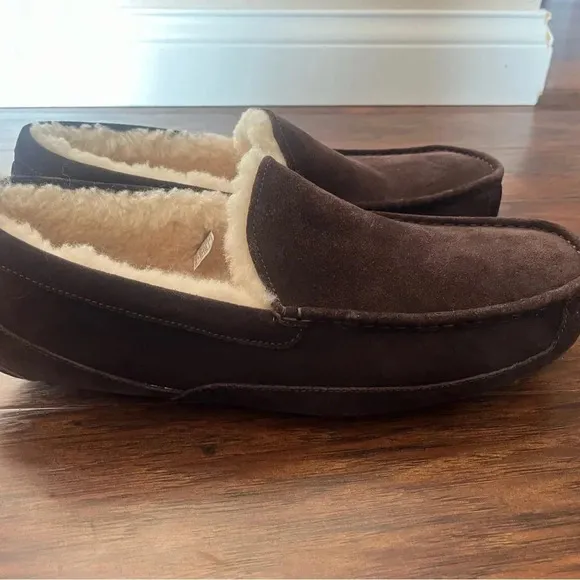 Men’s Ascot UGG leather slippers- Size 17 Dark brown NWOT