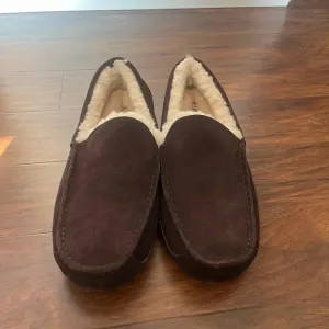 Men’s Ascot UGG leather slippers- Size 17 Dark brown NWOT