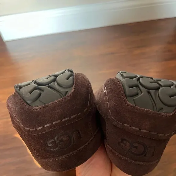 Men’s Ascot UGG leather slippers- Size 17 Dark brown NWOT