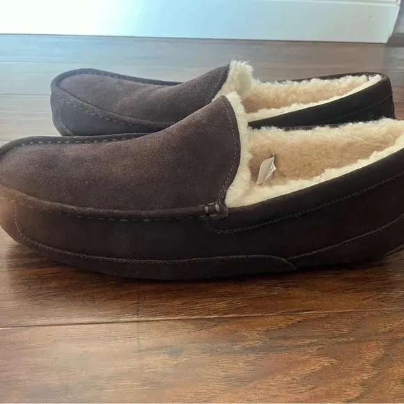 Men’s Ascot UGG leather slippers- Size 17 Dark brown NWOT