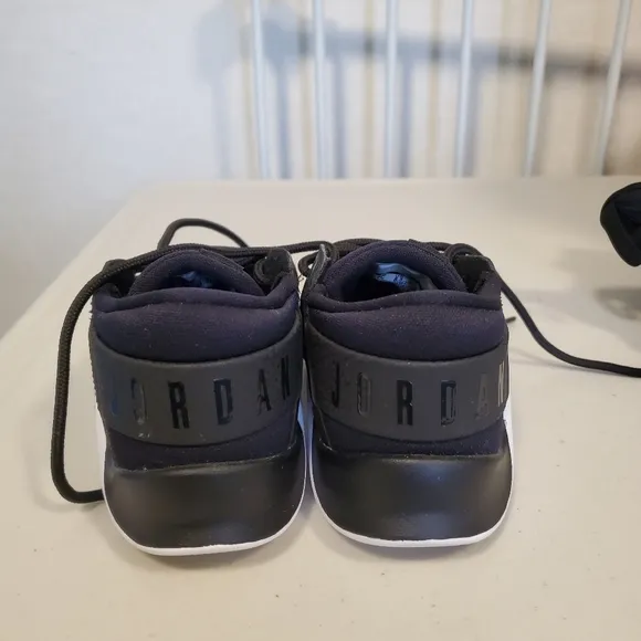 Nike Jordan Flight Fresh Boys' Shoes. Size 9C.