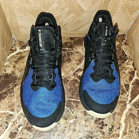 Nike men's Air Versitile 3 black blue basketball shoes size 10.  0502