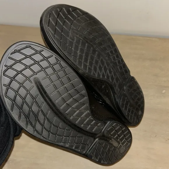 NWT OOFOS Shoes