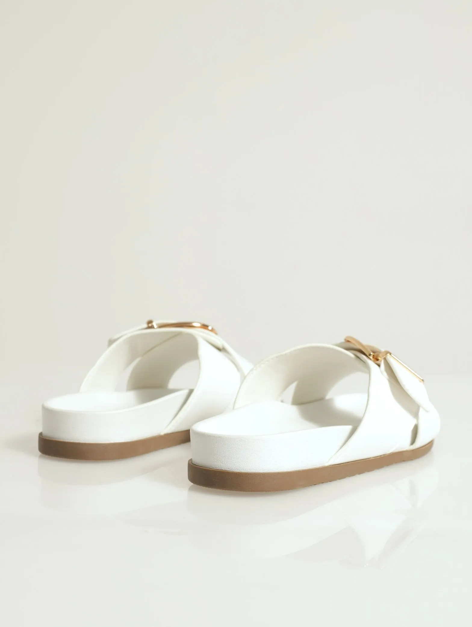 Slice Cross-Over With Big Buckle Mule Slide - White