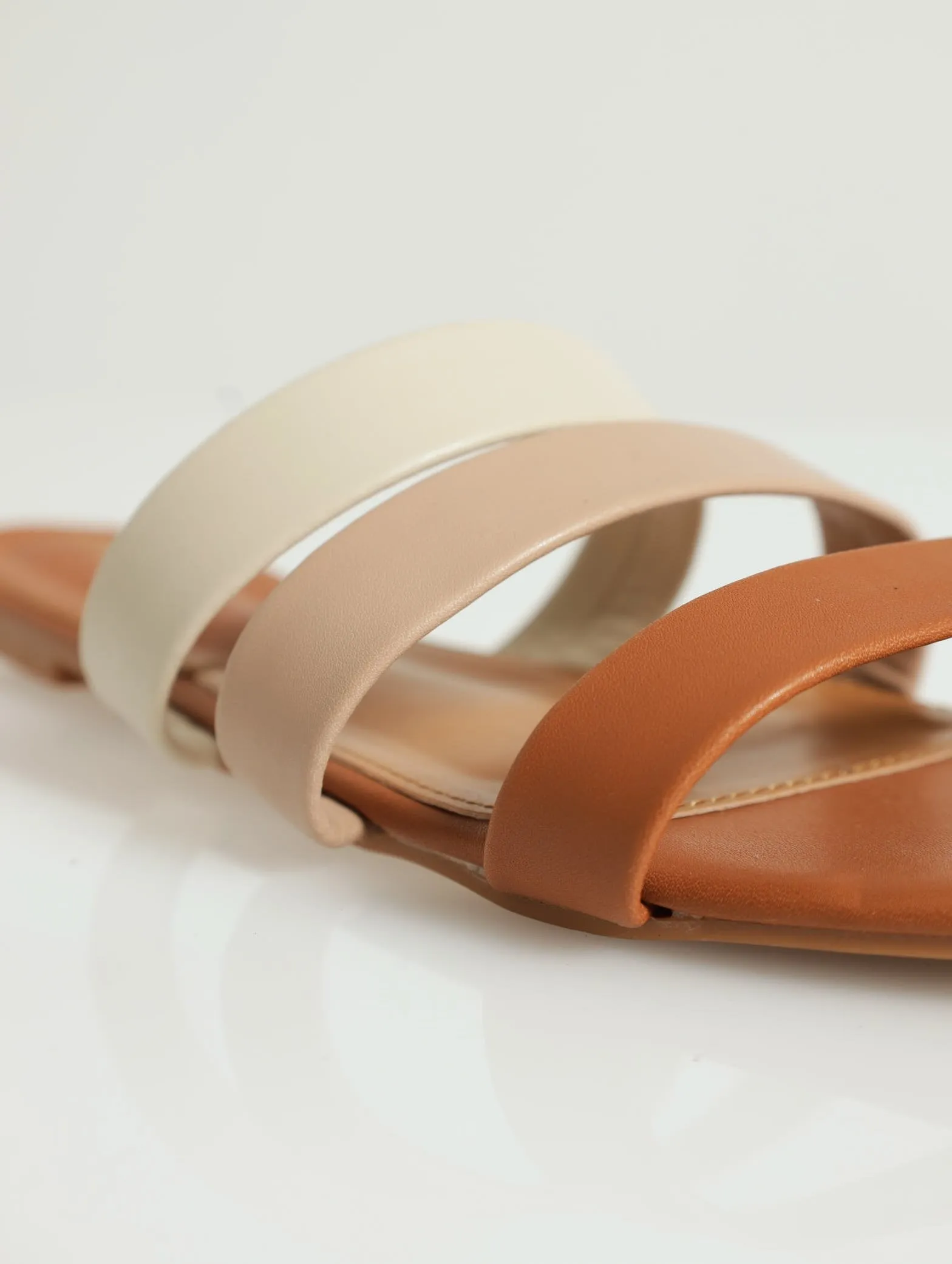 Tripple Strap Push-In Mule Sandal