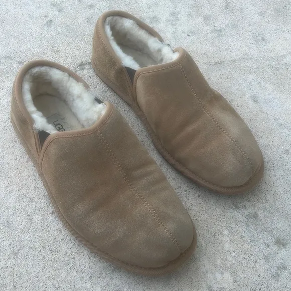 UGG Men's Scuff Romeo ll Tan Wool Lined Loafer Slippers Size 10