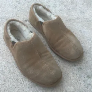 UGG Men's Scuff Romeo ll Tan Wool Lined Loafer Slippers Size 10