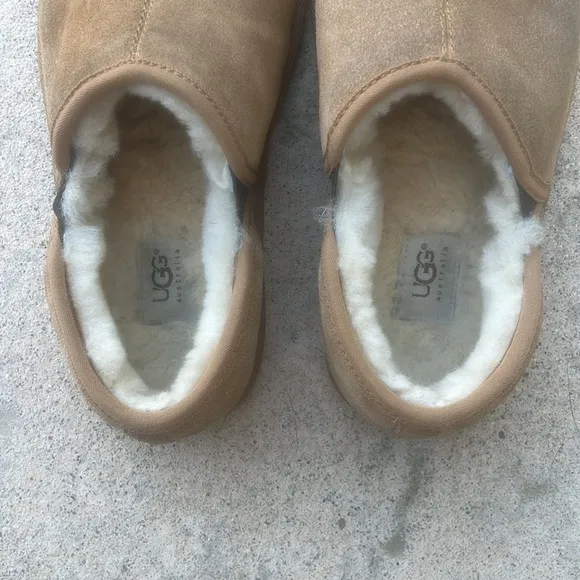 UGG Men's Scuff Romeo ll Tan Wool Lined Loafer Slippers Size 10