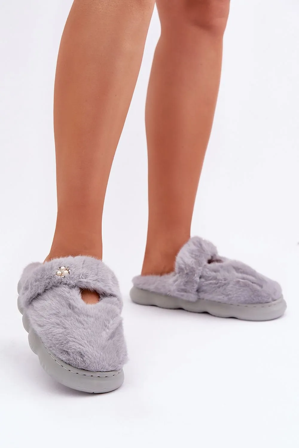 Women's small brooch fur slippers