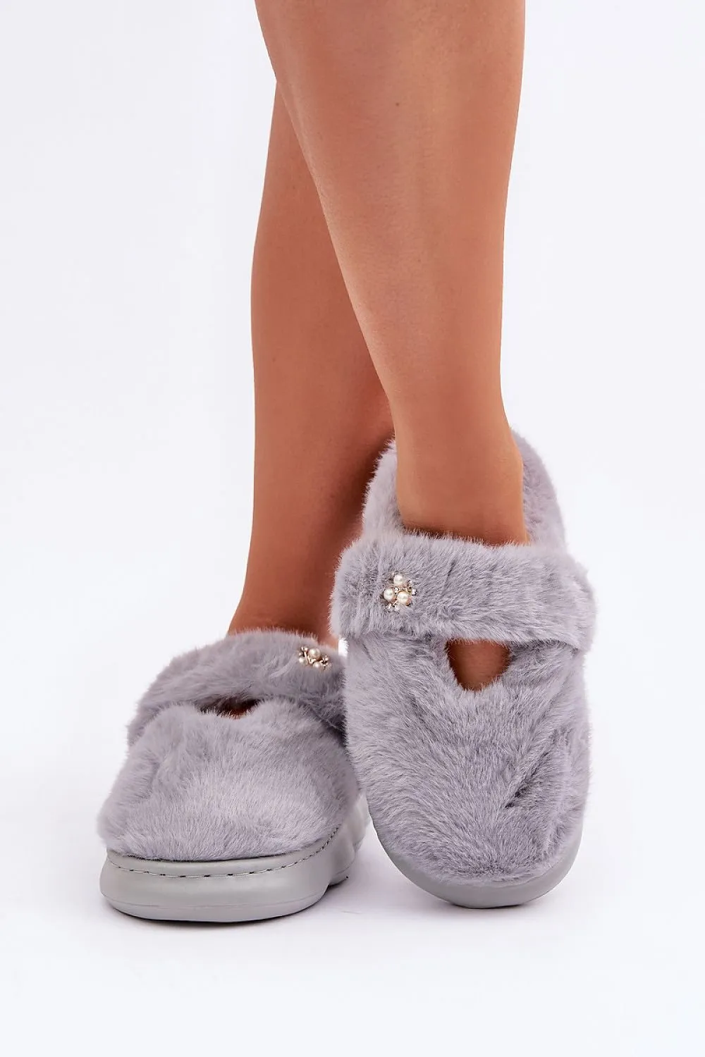 Women's small brooch fur slippers