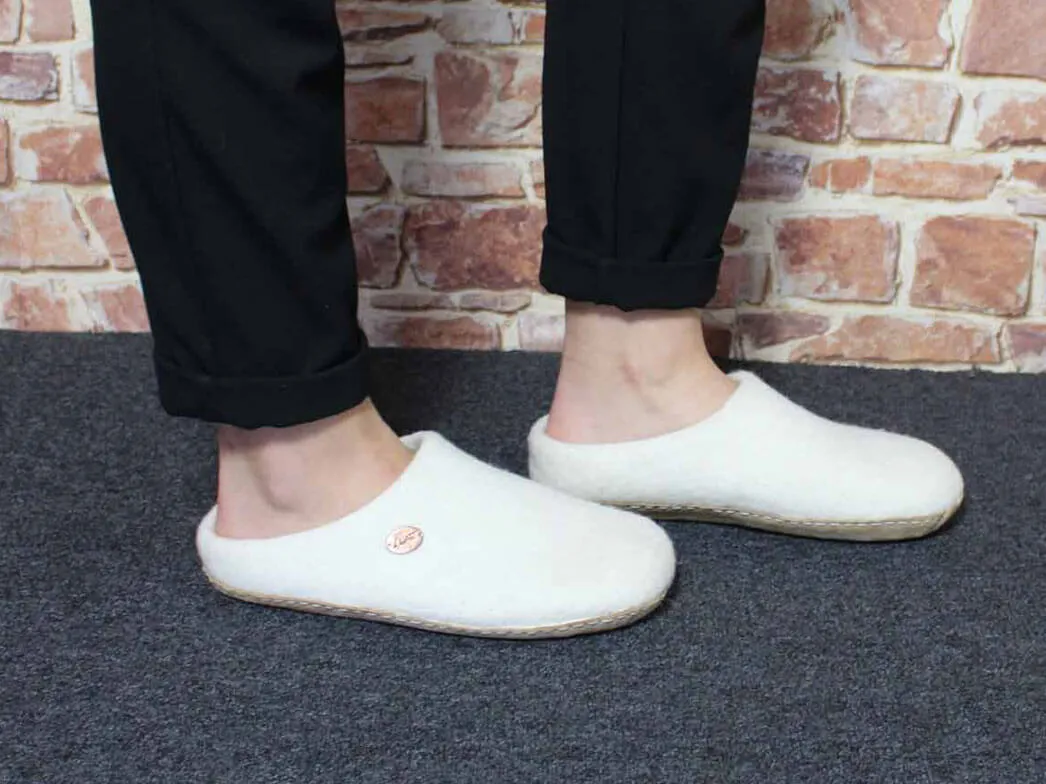 WoolFit® Felt Slippers | Footprint, sheep white