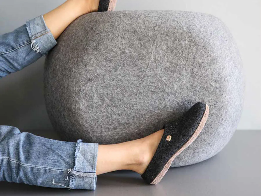 WoolFit® hand-felted Slippers slim | Classic, graphite